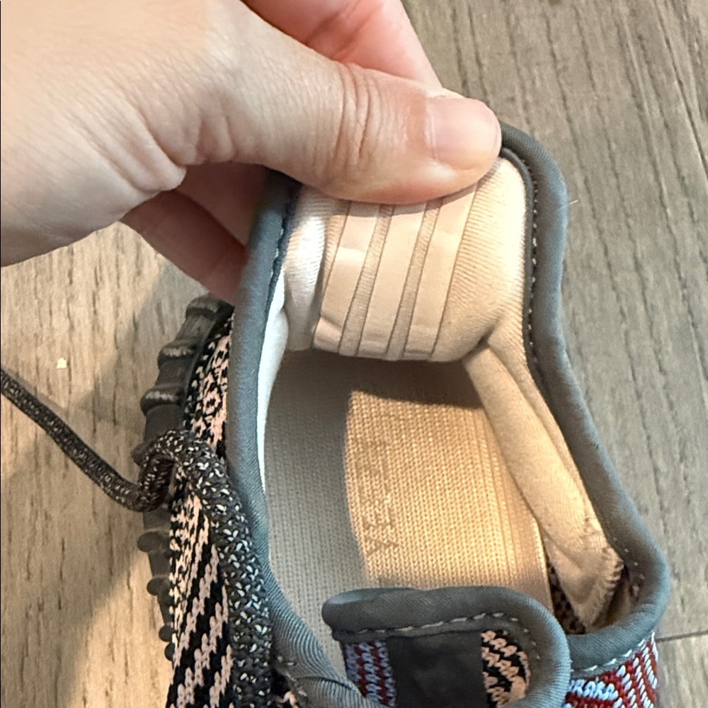 Adidas Yeezy Boost 350 V2 in 'Yecheil' - Size 7.5 Men’s - Picture 6 of 7